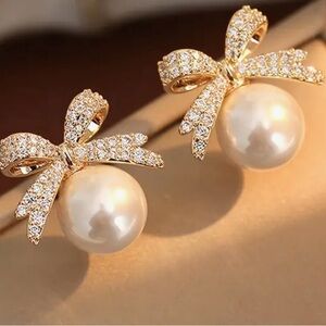 NWT BOW KNOT GOLD WITH FAUX PEARL EARRINGS @f